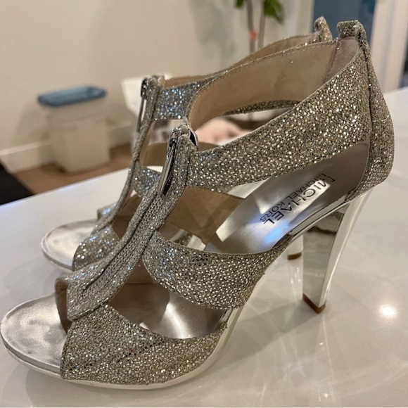💖💖Silver 👠 Michael Kors 👠 high heels for every occasion 👆 - Picture 1 of 7